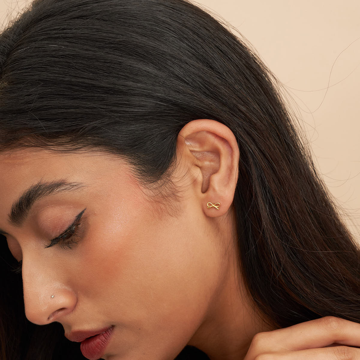 Chic Bow Barbell Studs In Gold