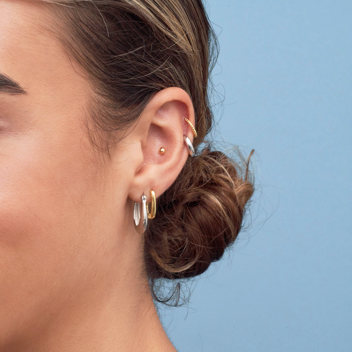 Crescent_Hoop_Earrings_in_Silver - LÉA