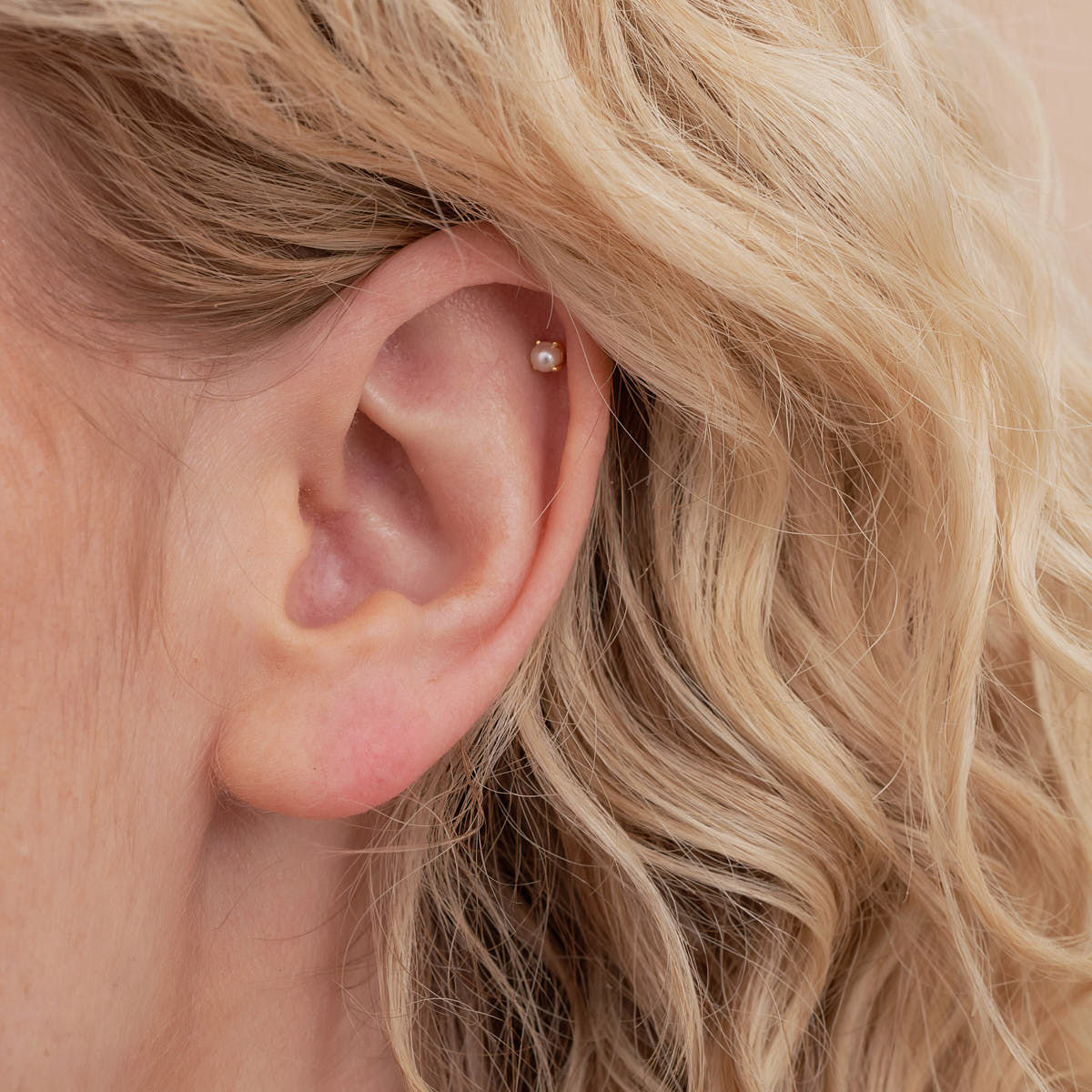 Tiny Pearl Barbell Stud In Gold