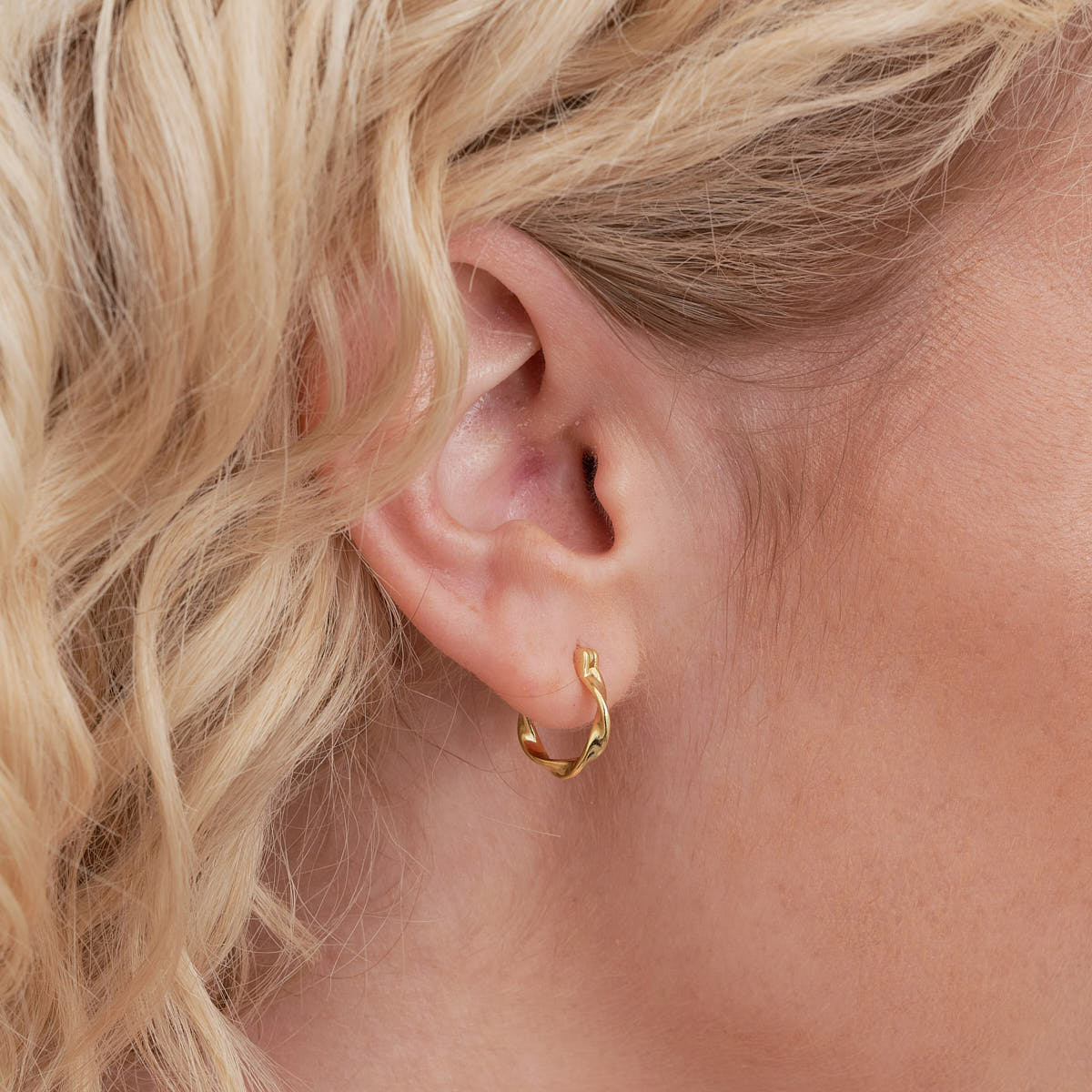 Twisted Hoop Earrings in Gold