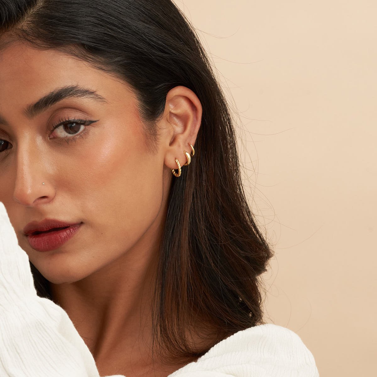 Braided Rope Huggie Hoops In Gold - LÉA