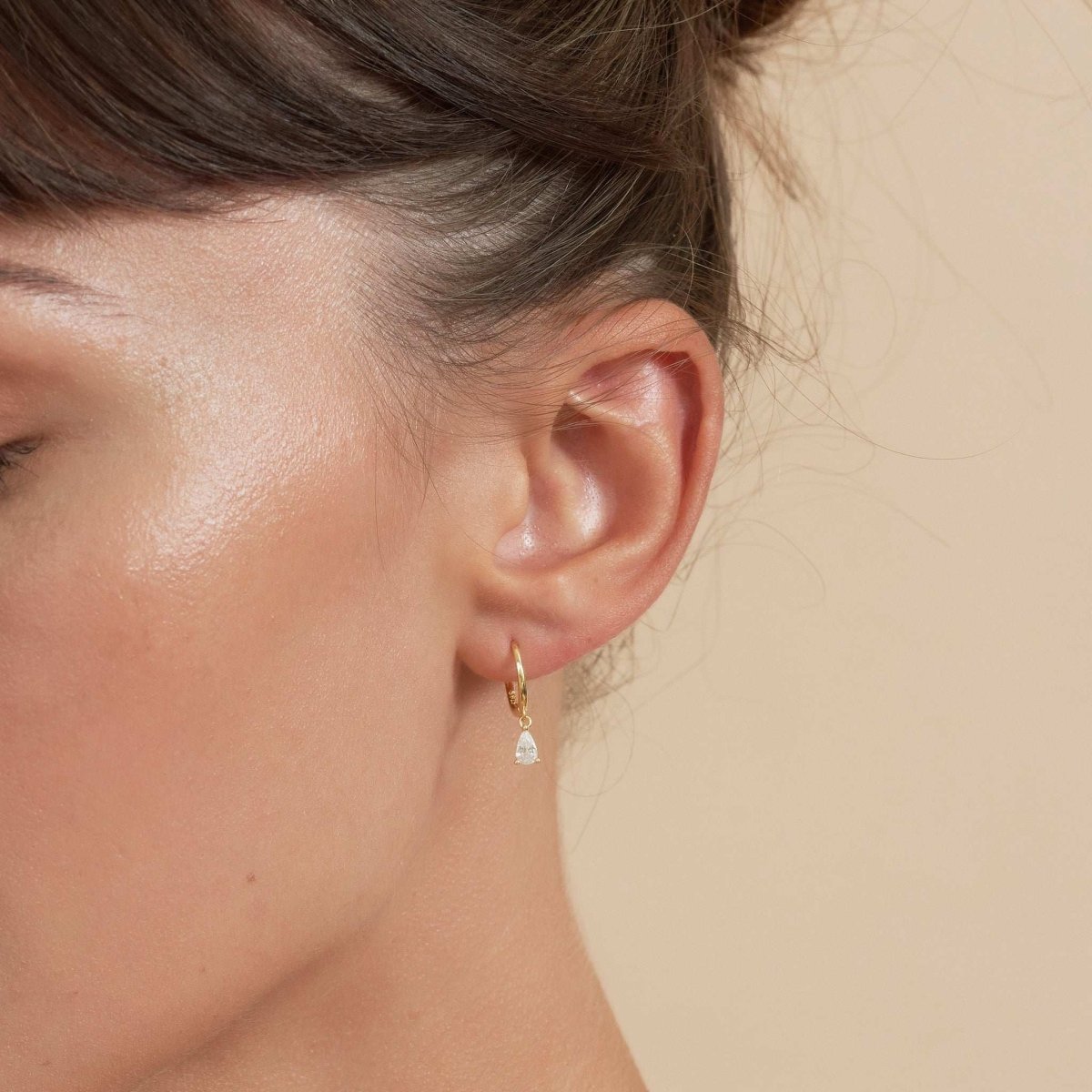 Crystal Teardrop Dangle Hoops in Gold - LÉA