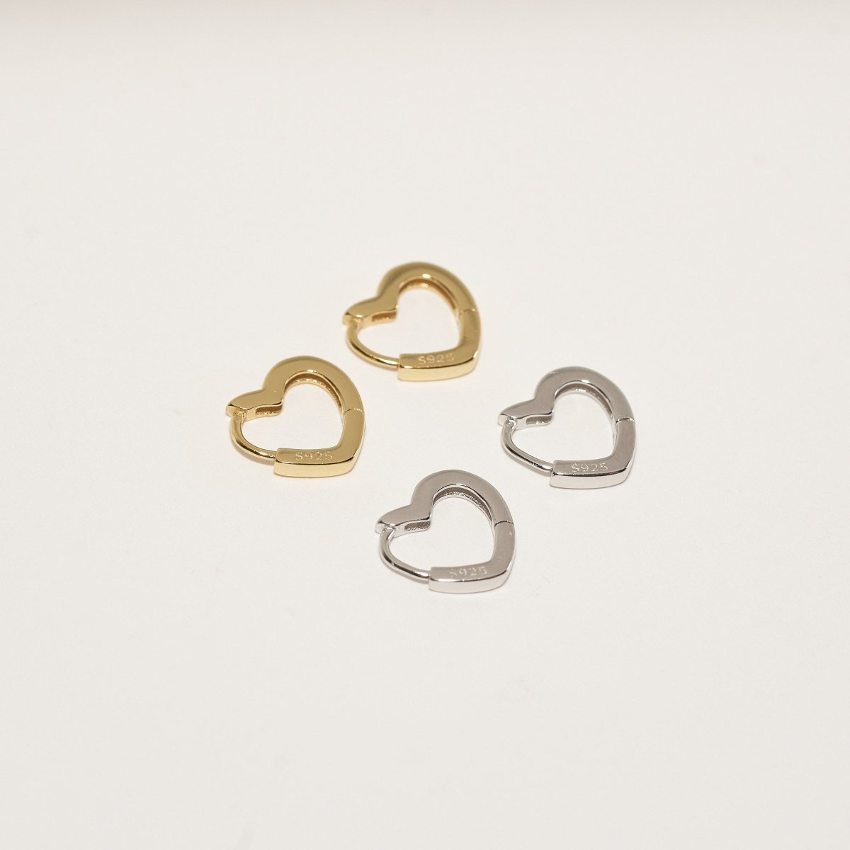 Heart Huggie Hoops in Silver - LÉA
