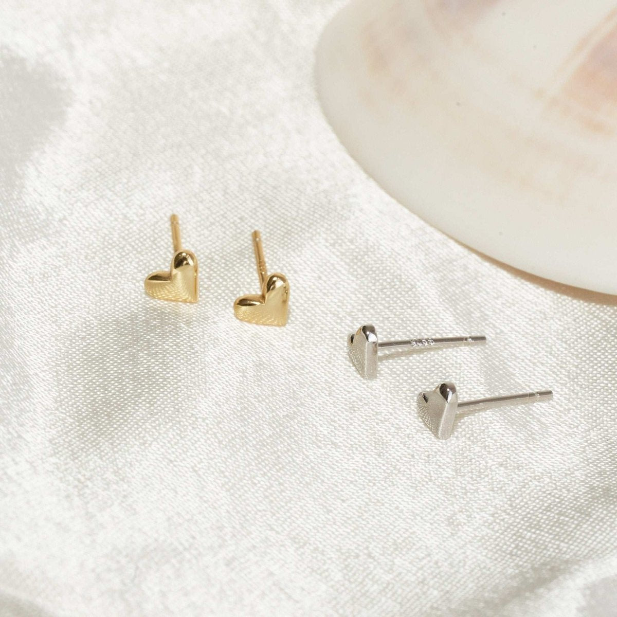 Heart Stud Earrings in Silver - LÉA