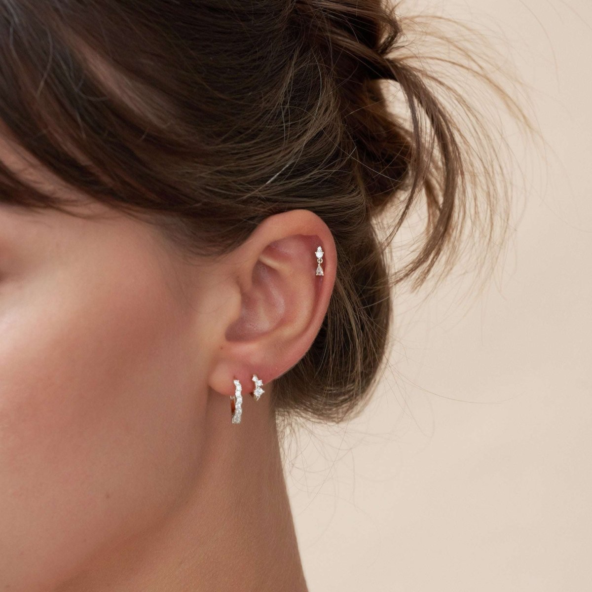 Medium Crystal Cluster Hoops In Silver - LÉA