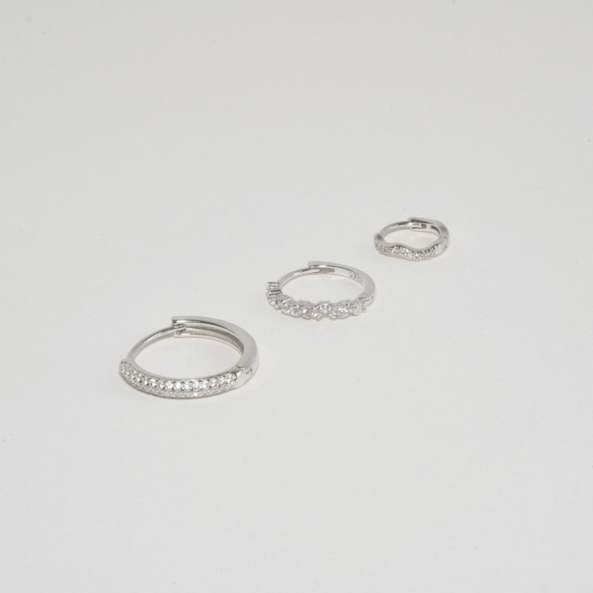 Medium Crystal Hoops Set in Silver - LÉA