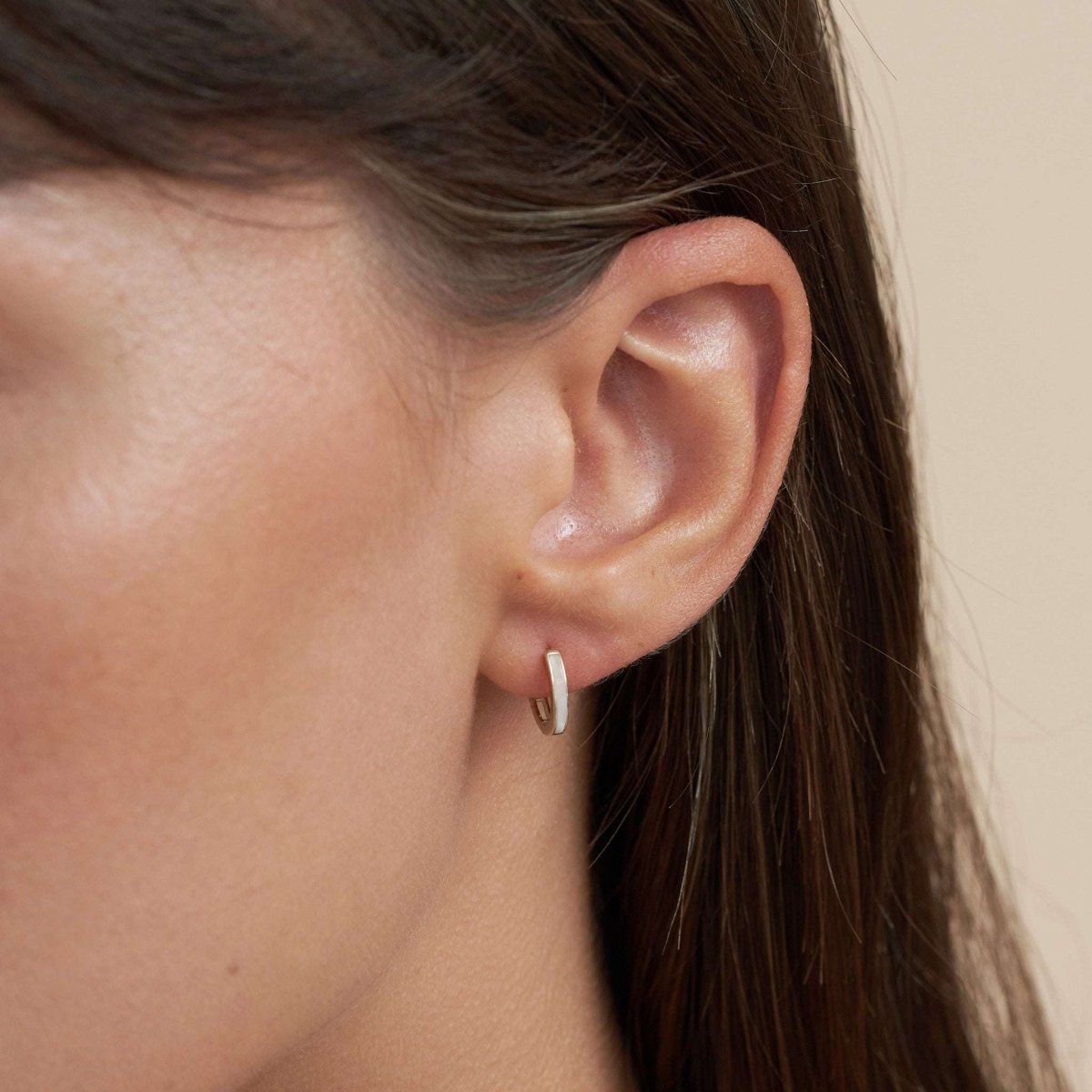 Mother of Pearl Inlay Hoops In Silver - LÉA