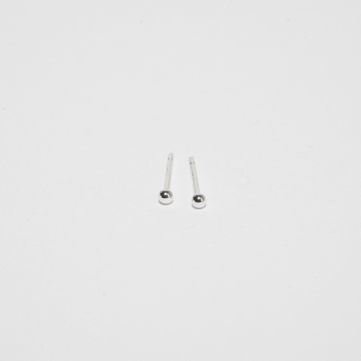 Plain Ball Studs In Silver - LÉA