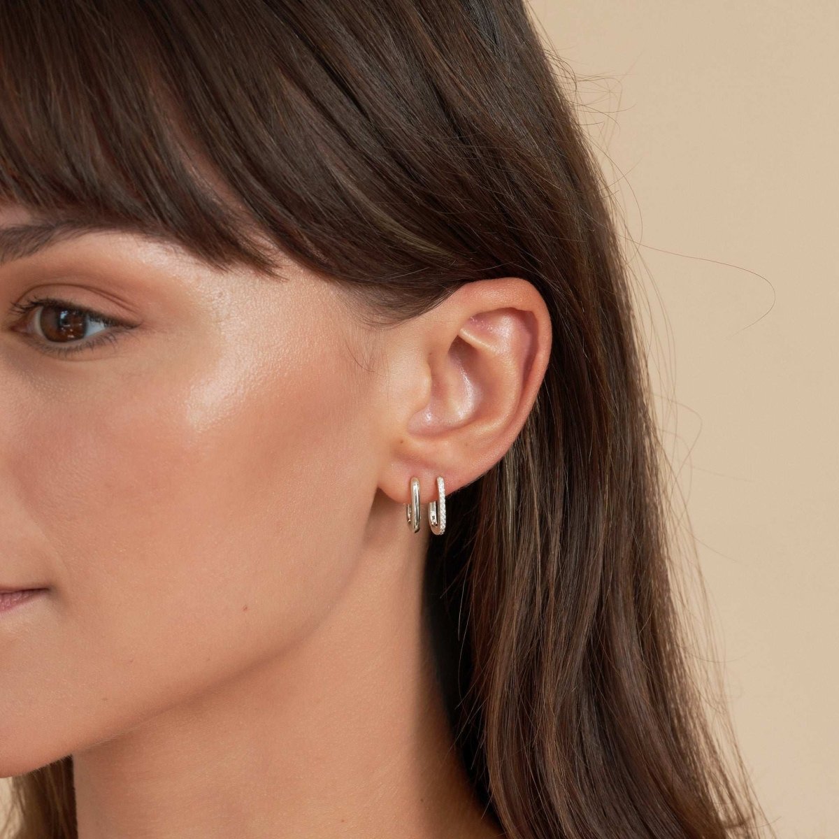 Rectangle Huggie Hoops in Silver - LÉA