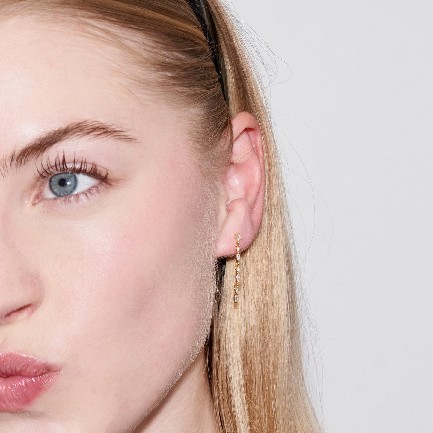 Crystal Chain Dangle Earrings In Gold