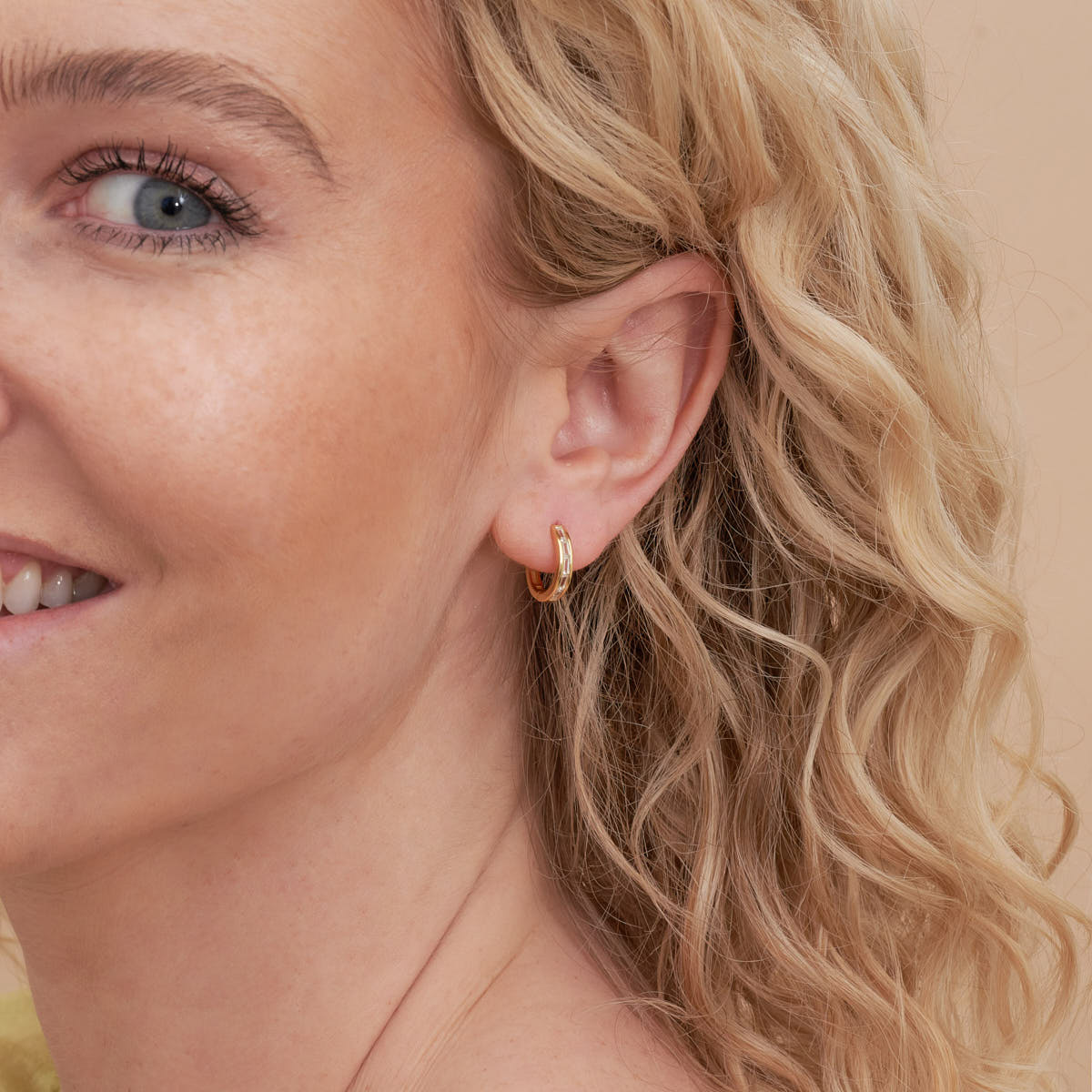 Luxe Baguette Huggie Hoops In Gold