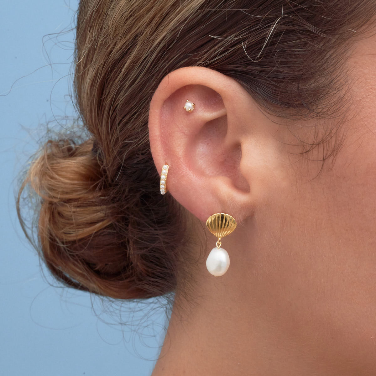 Shell & Pearl Dangle  Set In Gold