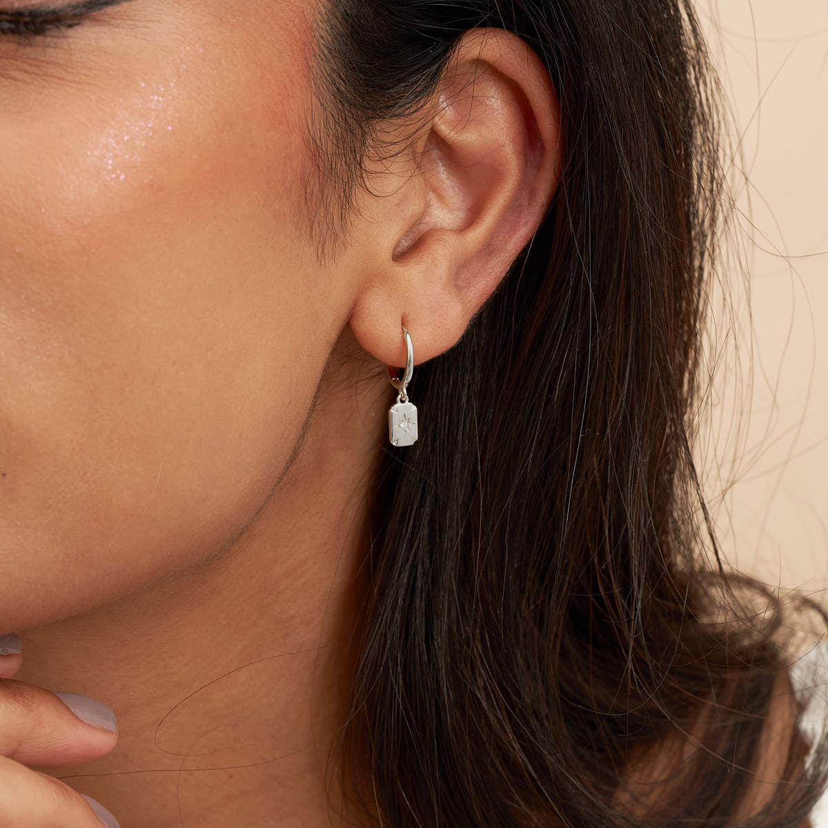 Star Charm Dangle Earrings in Silver- LÉA