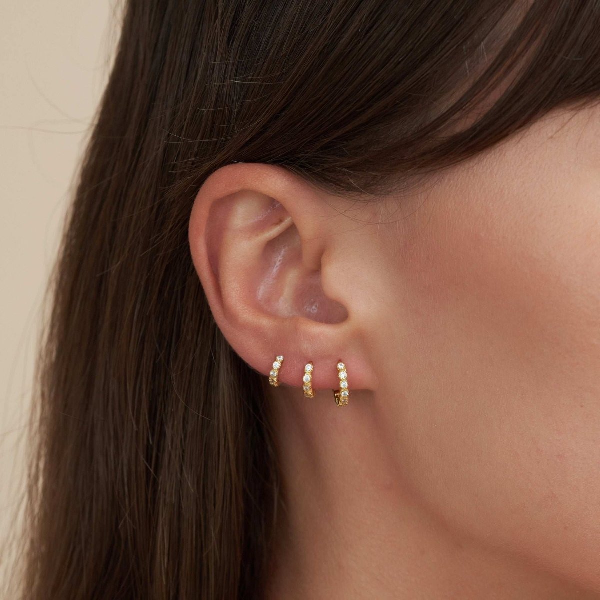 Bezel Crystal Huggies In Gold - LÉA