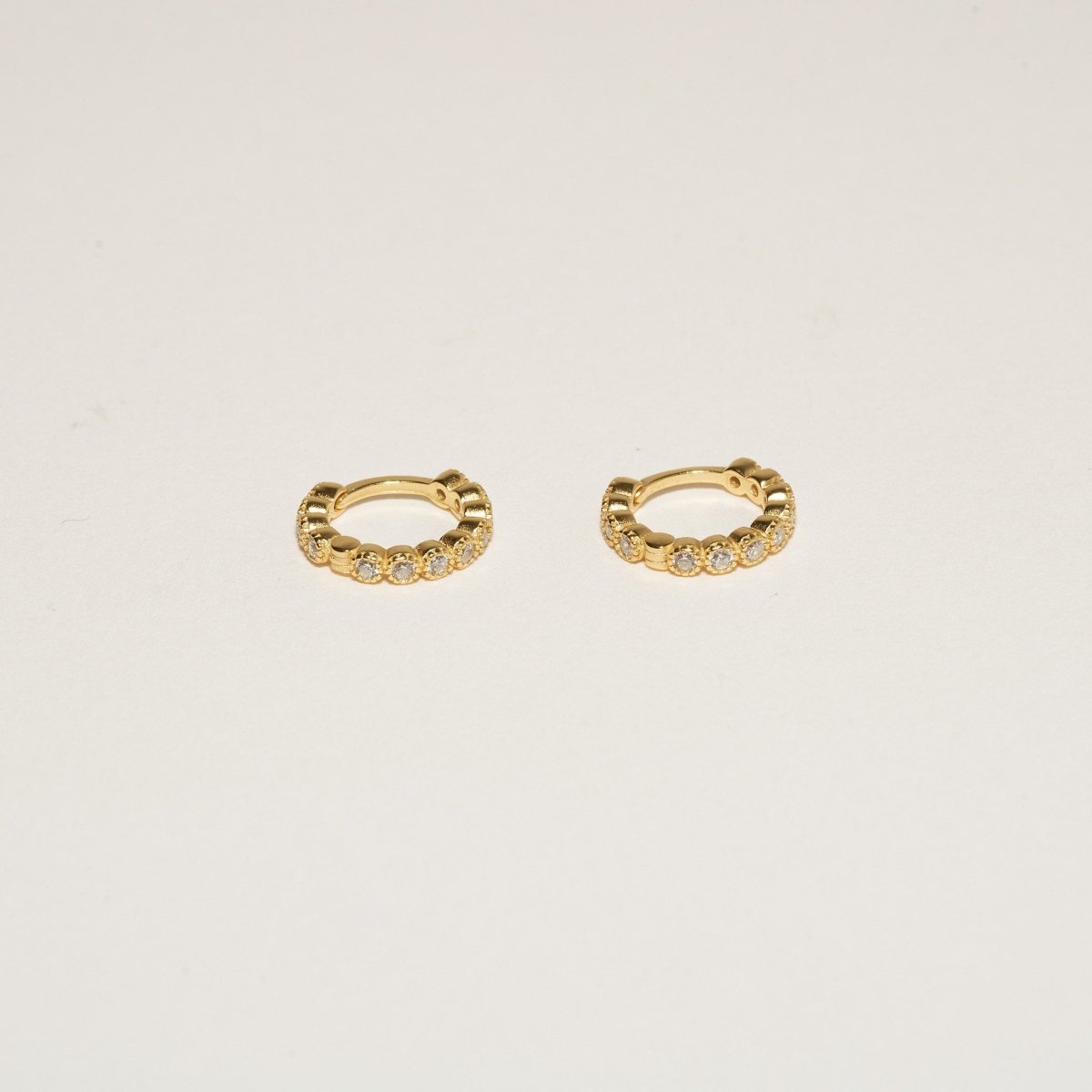 Bezel Crystal Huggies In Gold - LÉA