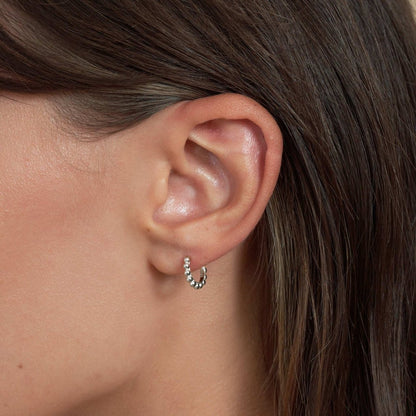 Bobble Huggie Hoops In Silver - LÉA