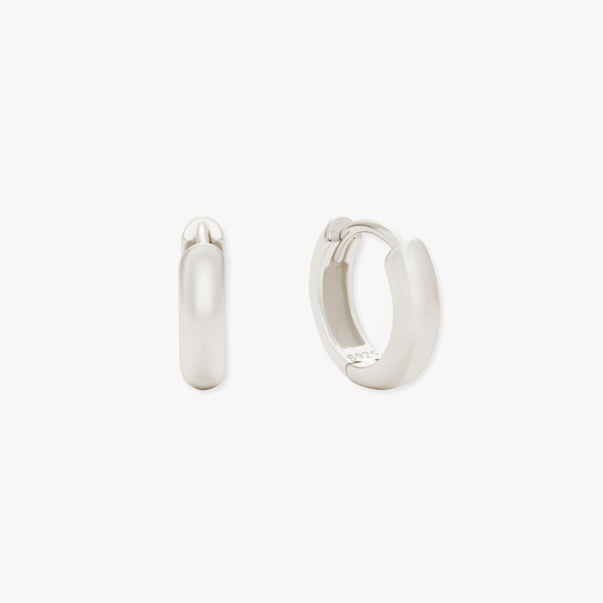 Bold Dainty Huggie Hoops In Silver - LÉA