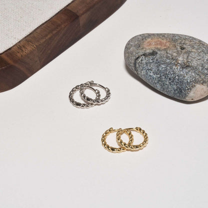 Braided Rope Huggie Hoops In Silver - LÉA