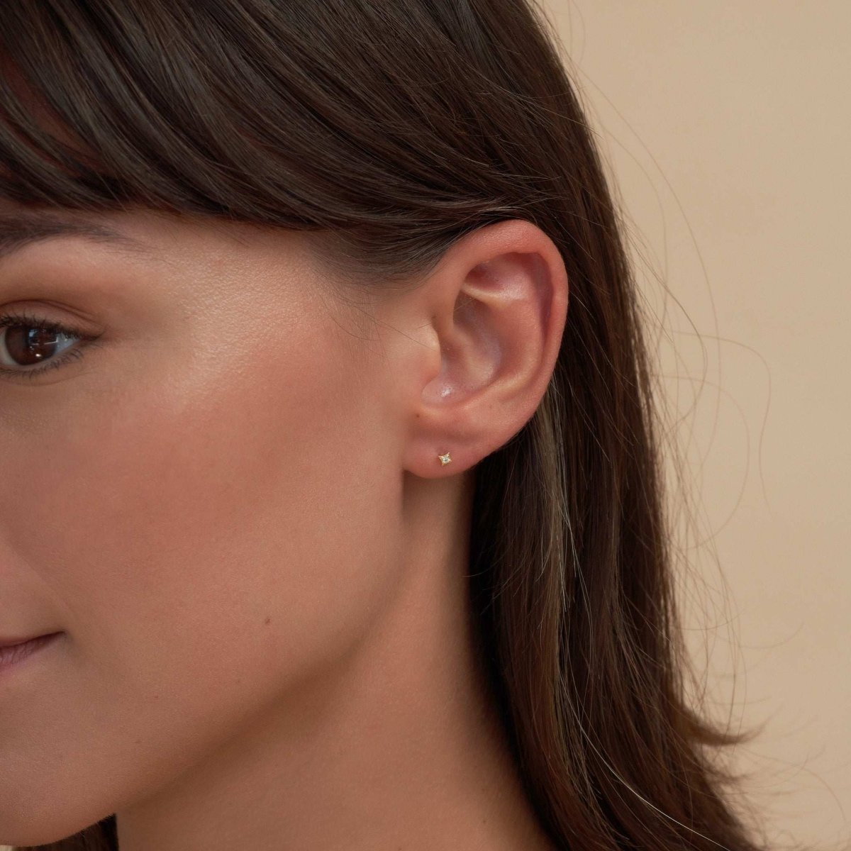 Cosmic Star Gem Stud Earrings in Gold - LÉA