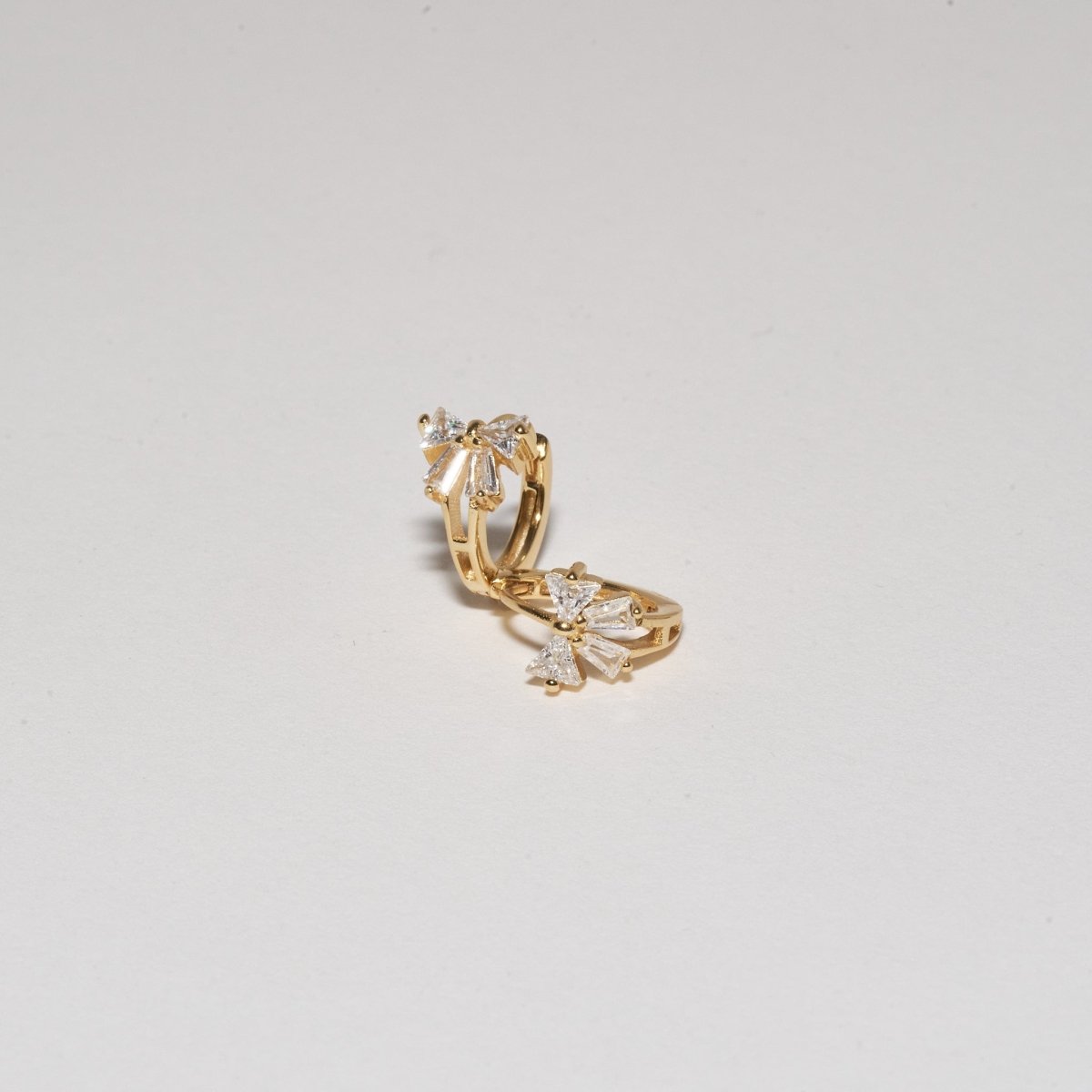 Crystal Bow Huggie Hoops In Gold - LÉA