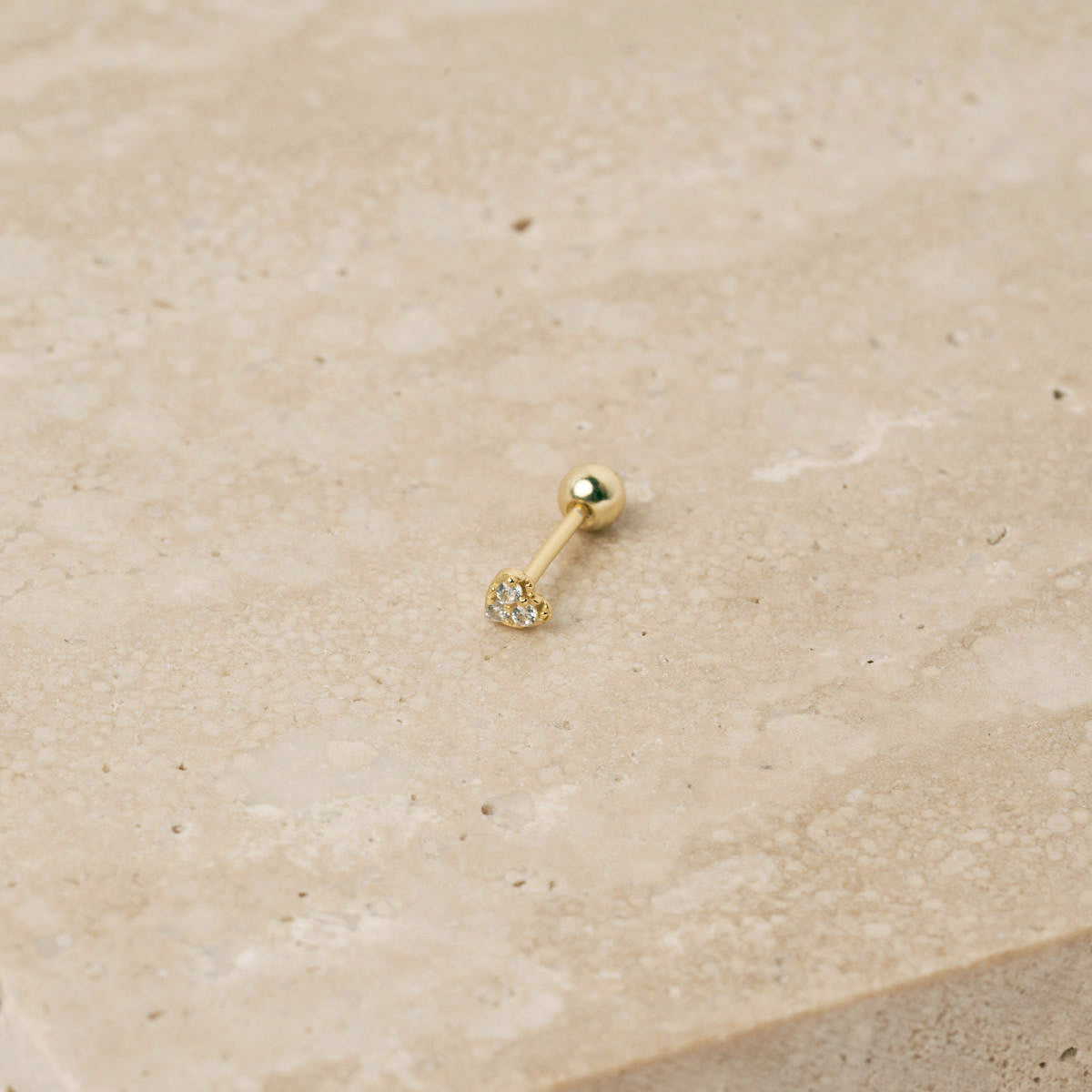 Crystal Heart Barbell Studs In Gold - LÉA