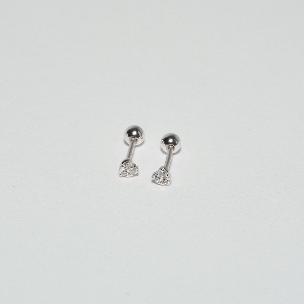 Crystal Heart Barbell Studs In Silver - LÉA
