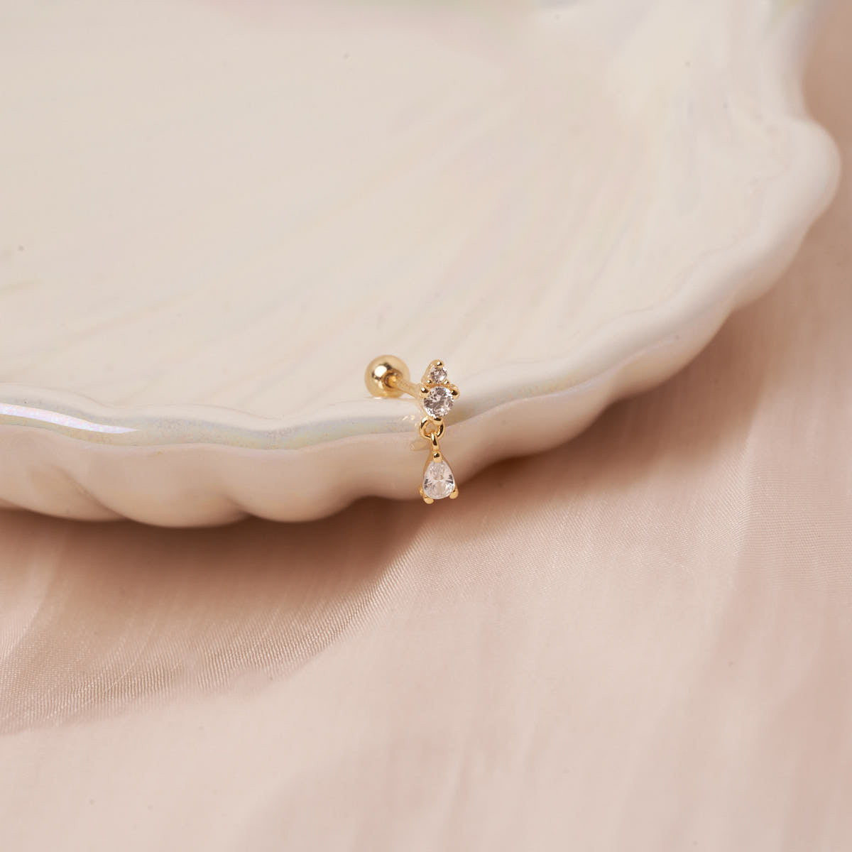 Crystal Helix Teardrop Barbell Stud In Gold