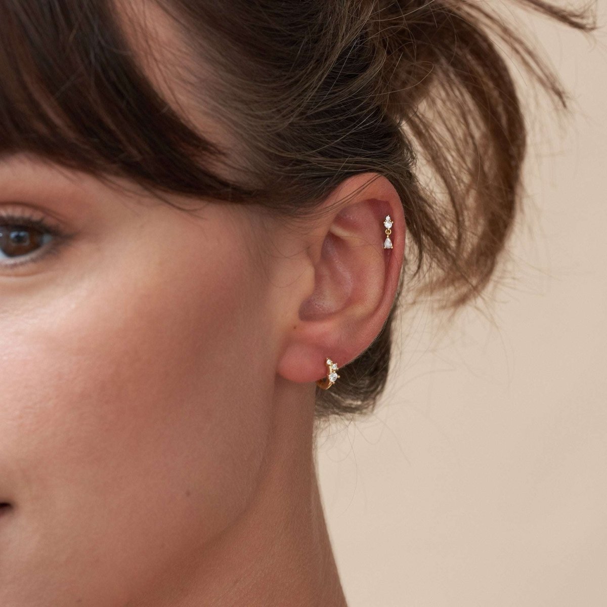 Crystal Teardrop Barbell Studs In Gold - LÉA