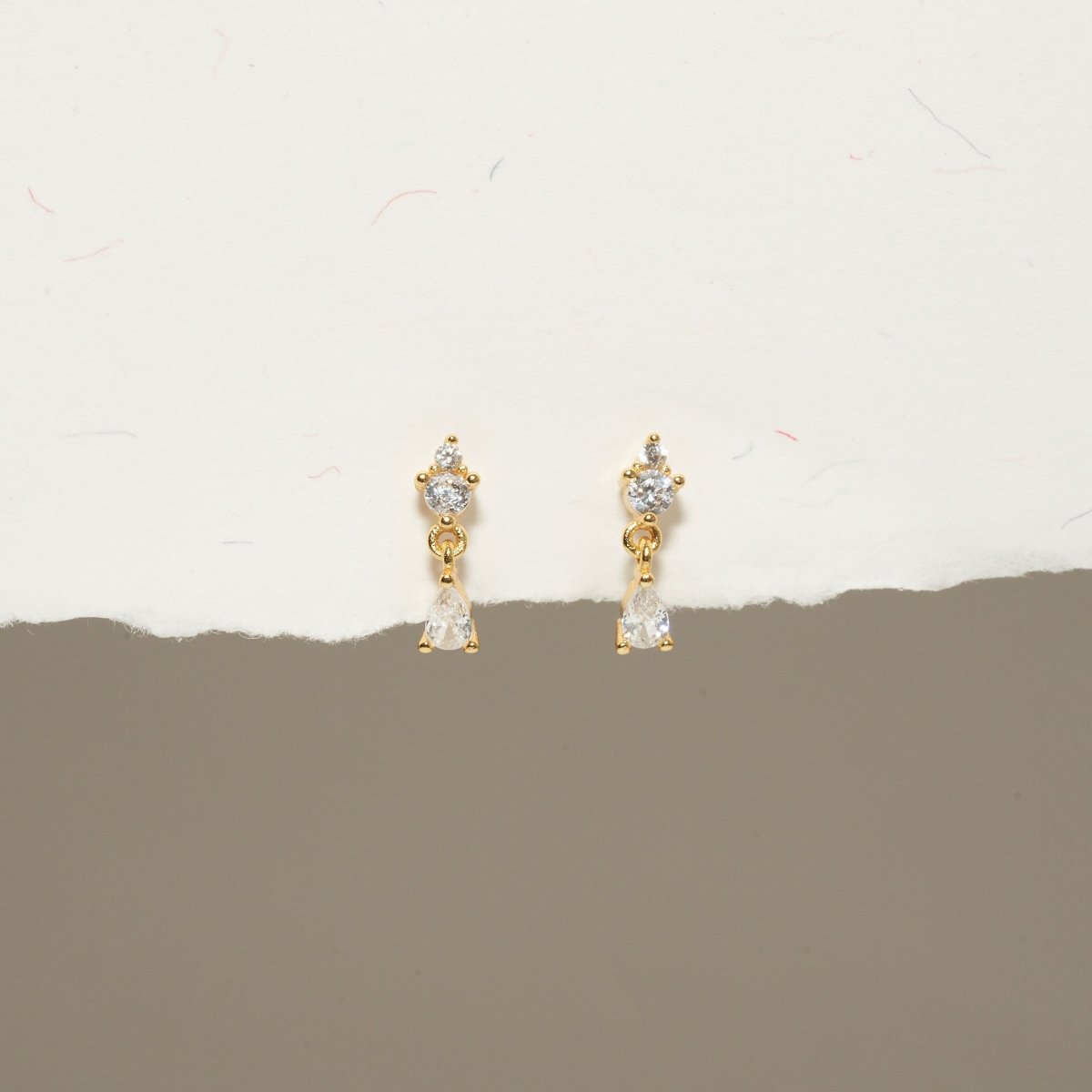 Crystal Teardrop Barbell Studs In Gold - LÉA