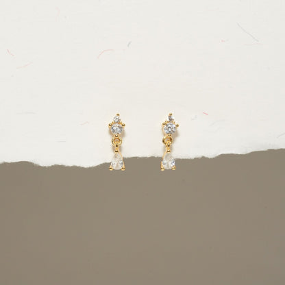 Crystal Teardrop Barbell Studs In Gold - LÉA