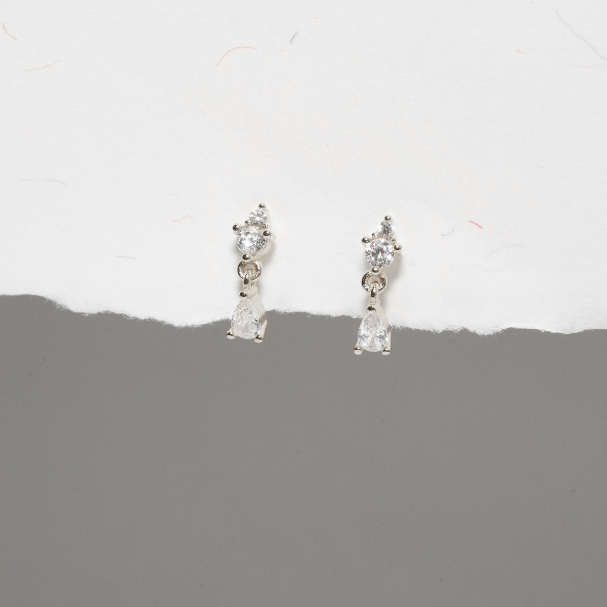 Crystal Teardrop Barbell Studs In Silver - LÉA