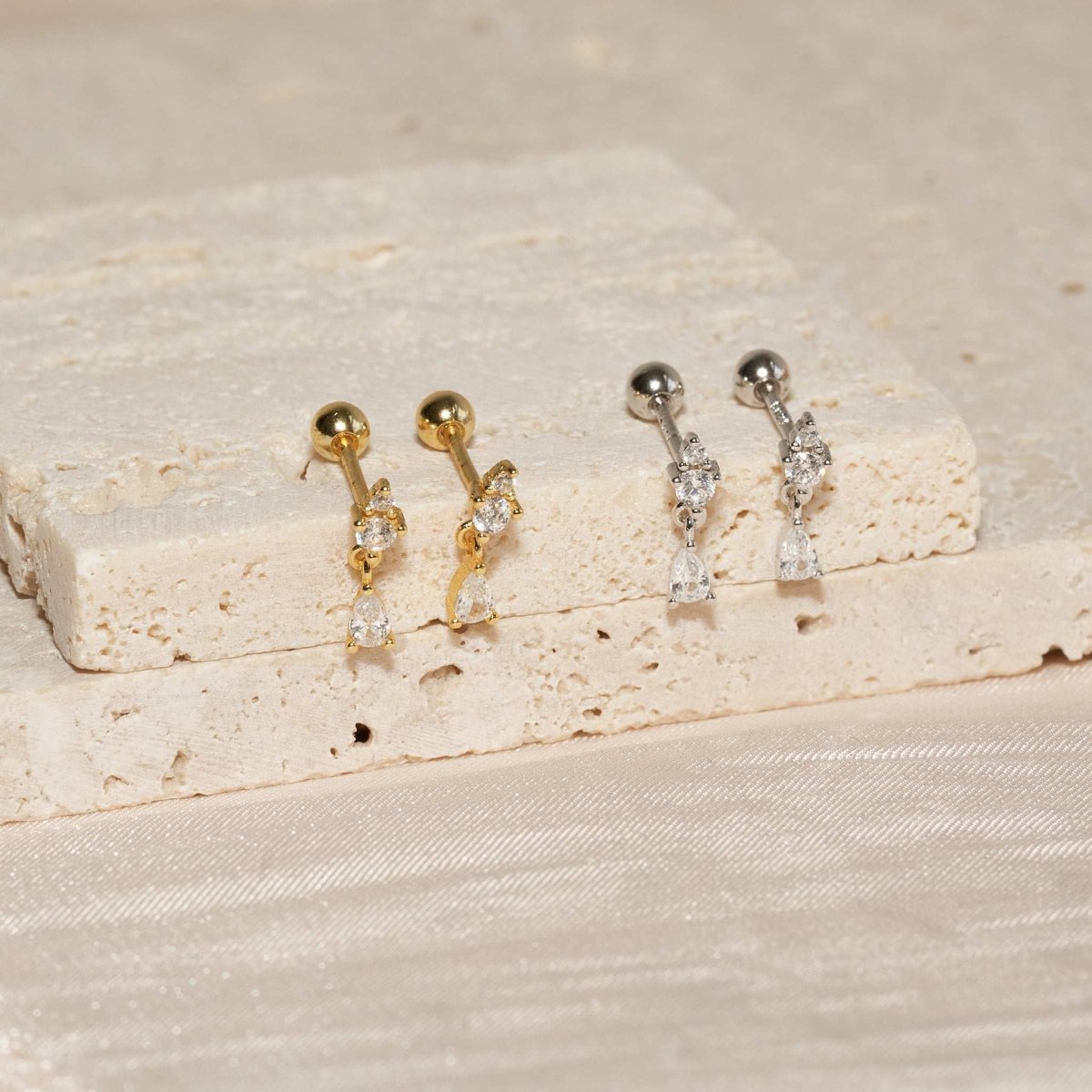 Crystal Teardrop Barbell Studs In Silver - LÉA