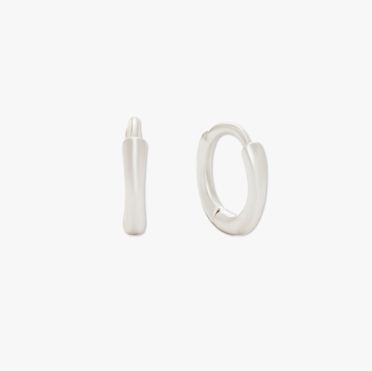 Essential Cartilage Hoops in Silver - LÉA