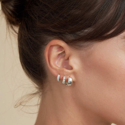 Essential Chubby Click Hoops In Silver - LÉA