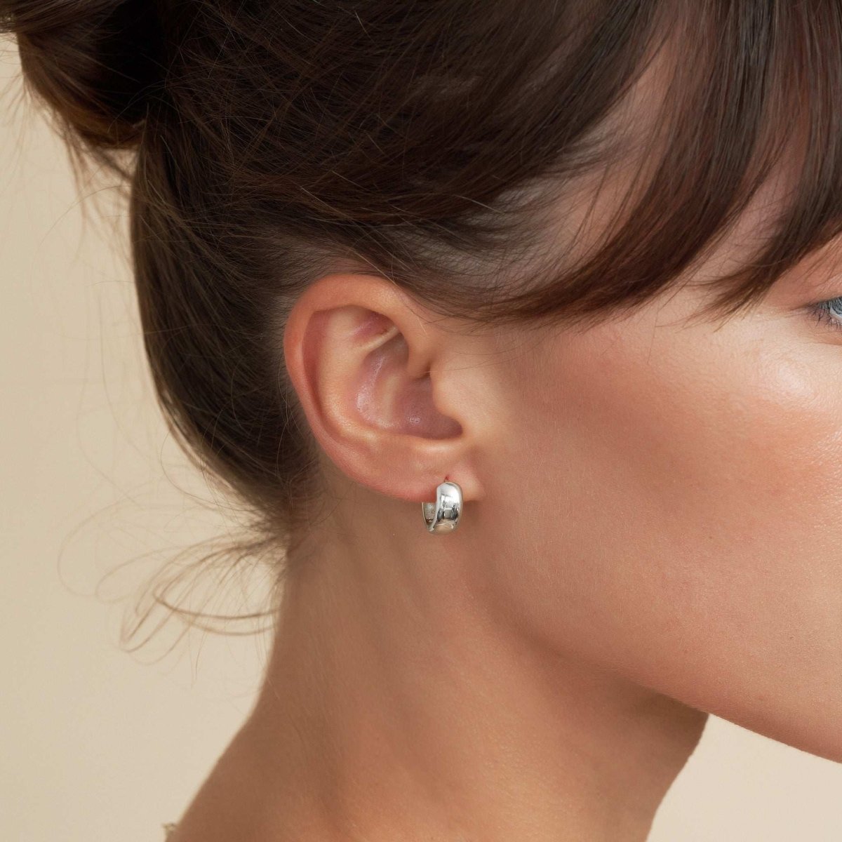 Essential Chubby Click Hoops In Silver - LÉA