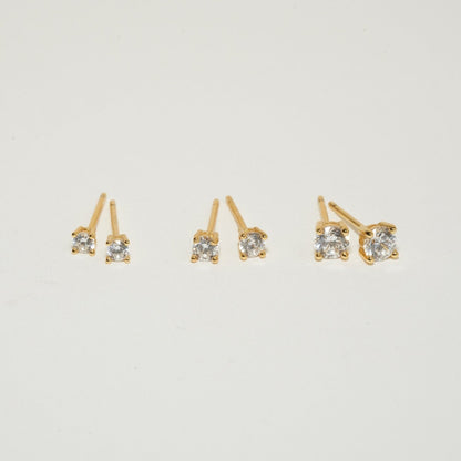 Essential Diamond Studs In Gold - LÉA