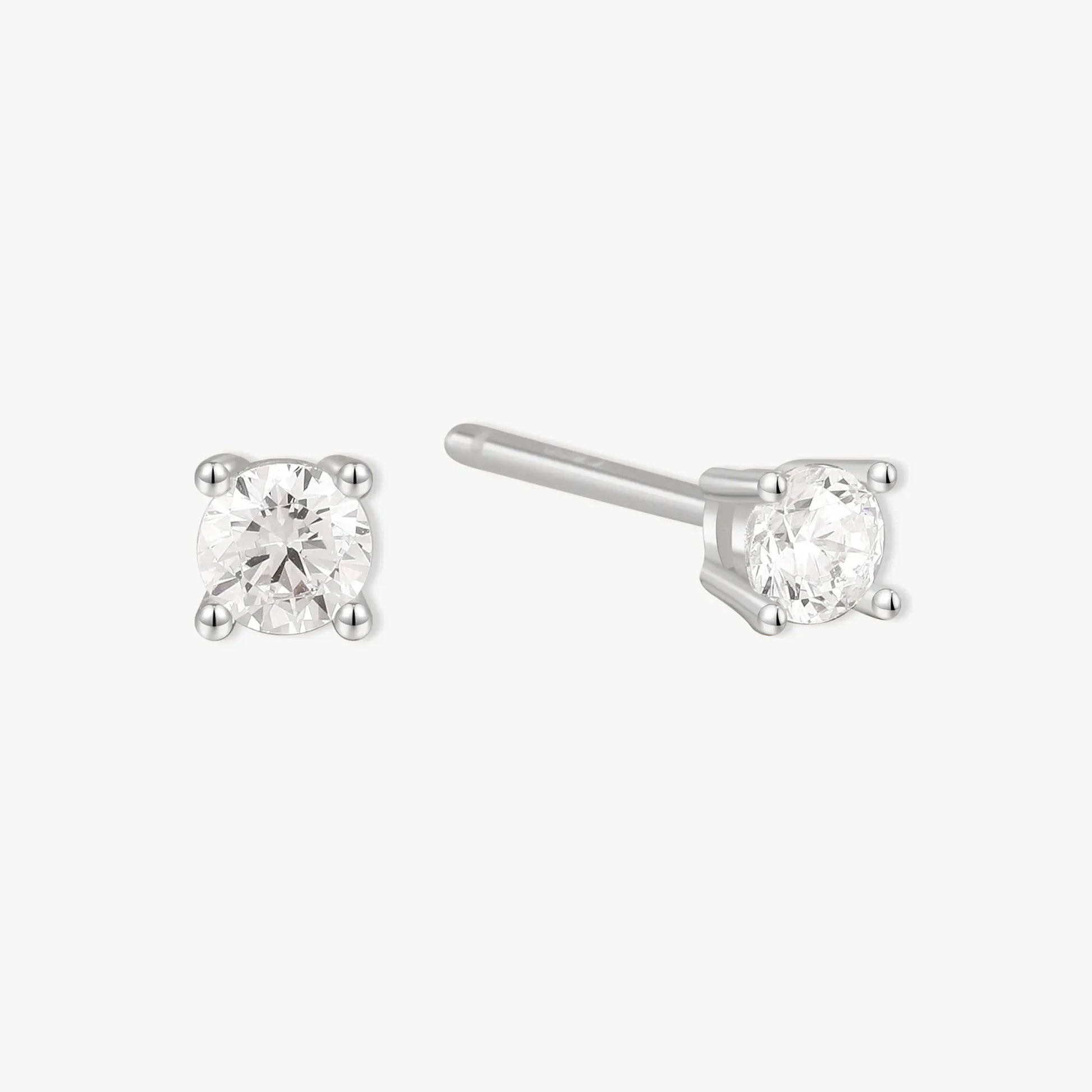 Essential Diamond Studs In Silver - LÉA