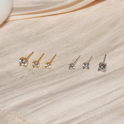 Essential Diamond Studs In Silver - LÉA