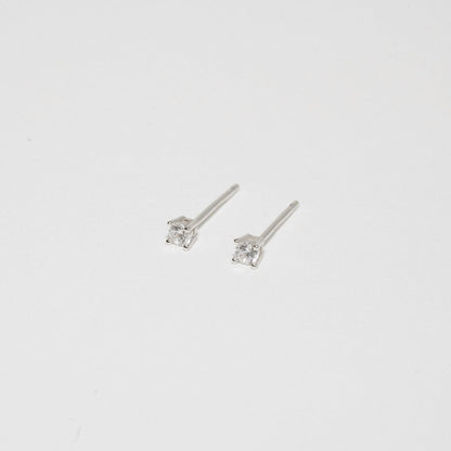 Essential Diamond Studs In Silver - LÉA