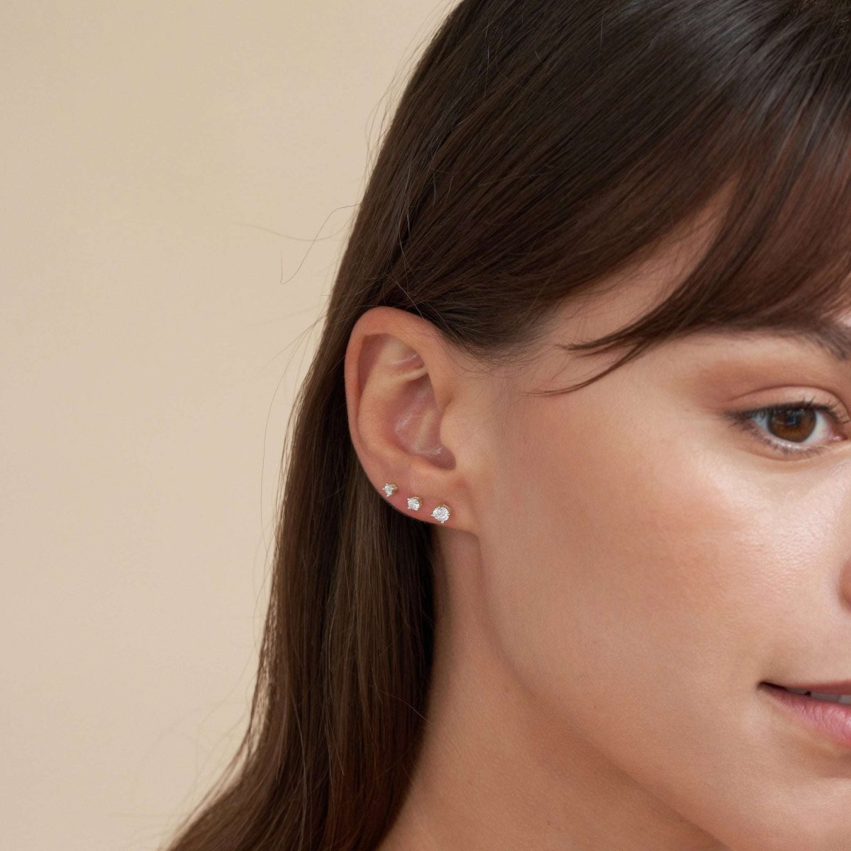Essential Diamond Studs In Silver - LÉA