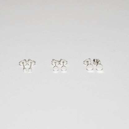 Essential Round Stud Earrings In Silver - LÉA