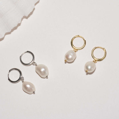 Freshwater Pearl Dangle Hoops in Gold - LÉA