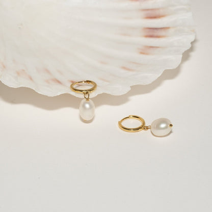 Freshwater Pearl Dangle Hoops in Gold - LÉA