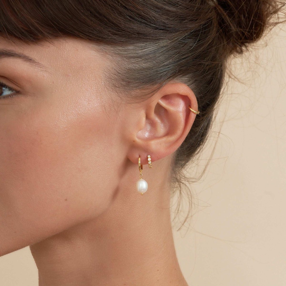 Freshwater Pearl Dangle Hoops in Gold - LÉA