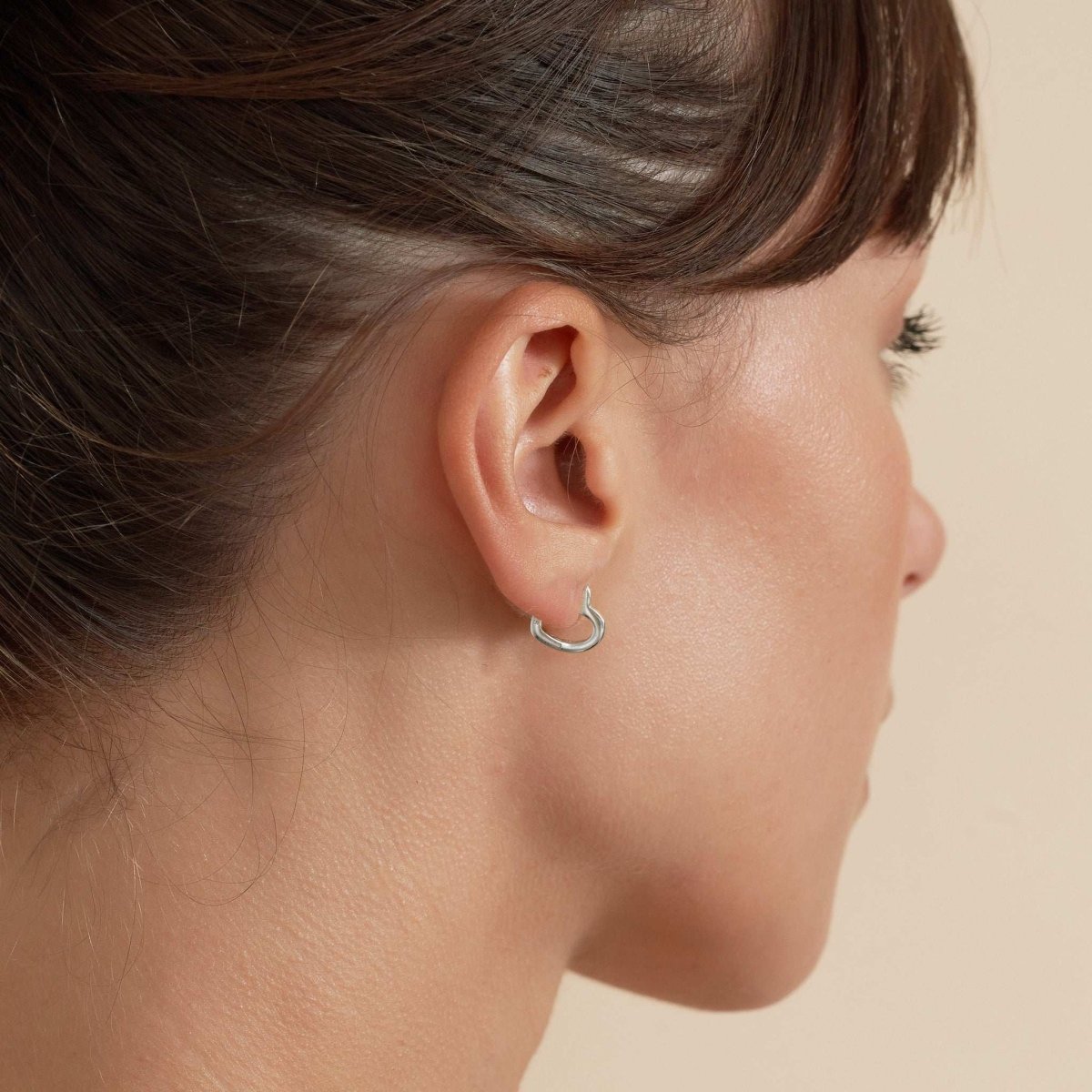 Heart Huggie Hoops in Silver - LÉA