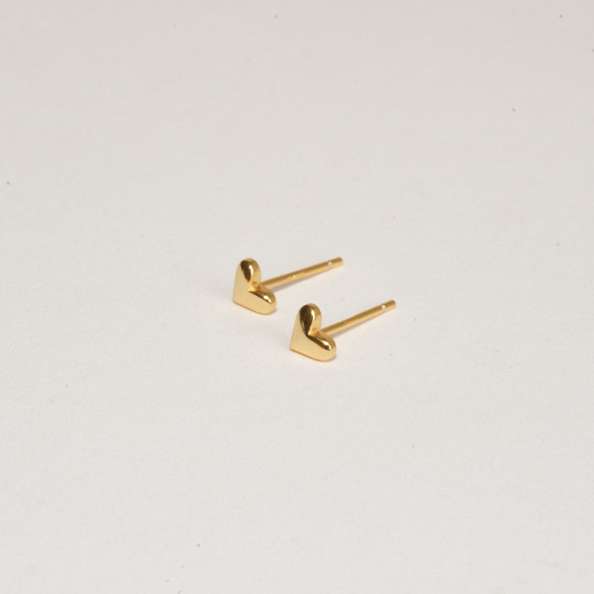 Heart Stud Earrings in Gold - LÉA