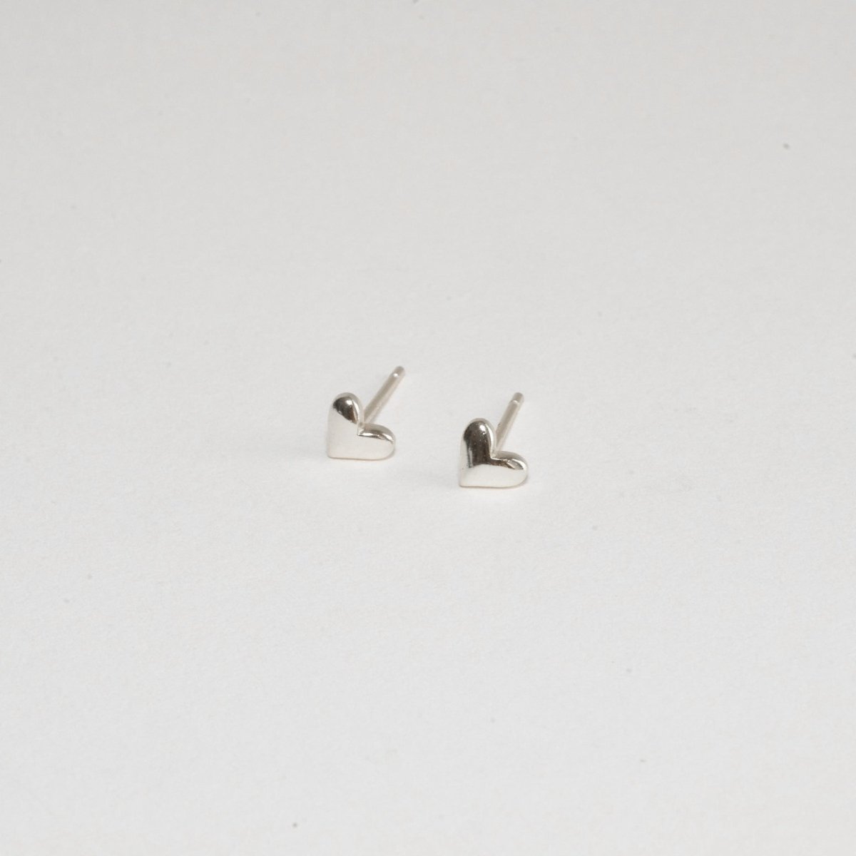 Heart Stud Earrings in Silver - LÉA