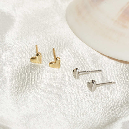 Heart Stud Earrings in Silver - LÉA
