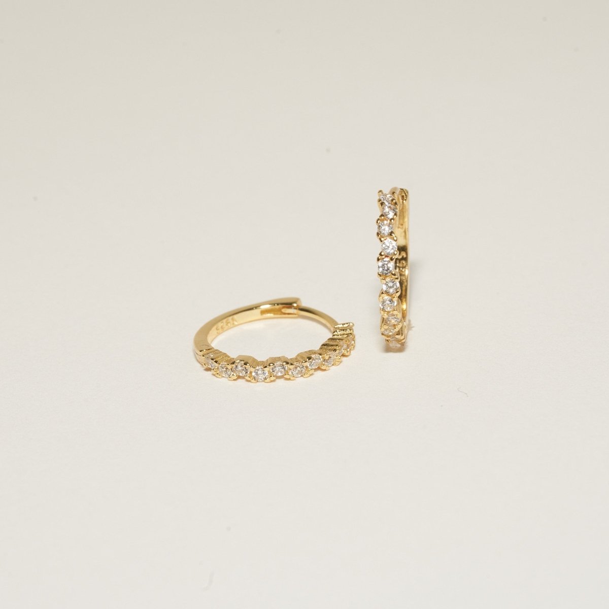 Medium Crystal Cluster Hoops In Gold - LÉA