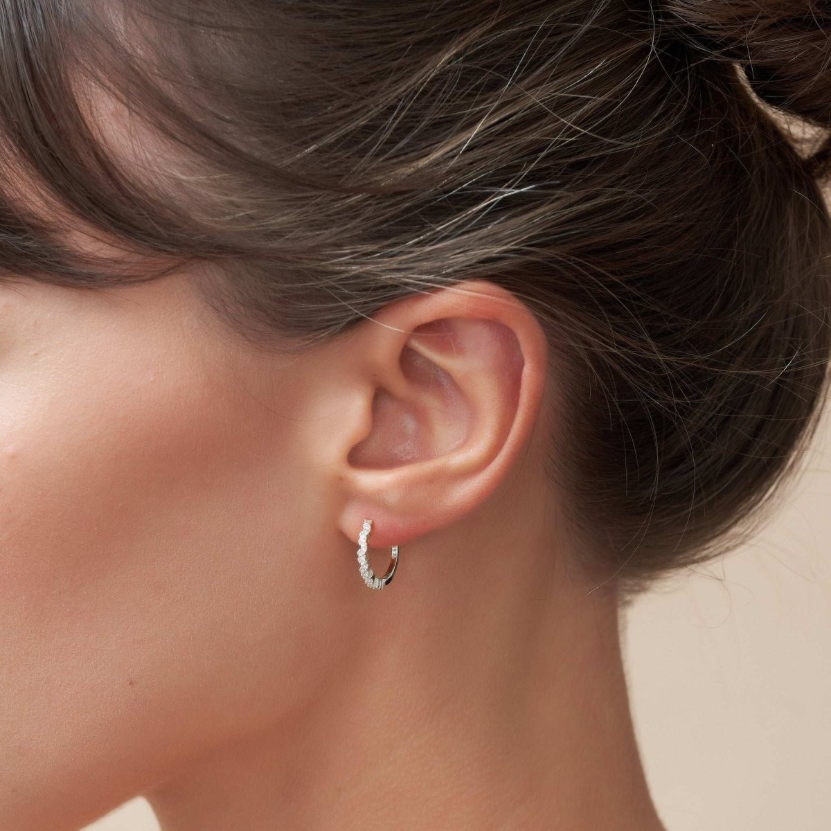 Medium Crystal Cluster Hoops In Silver - LÉA